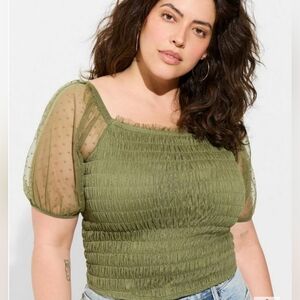 🆕️ Torrid Square Neck Smocked Top